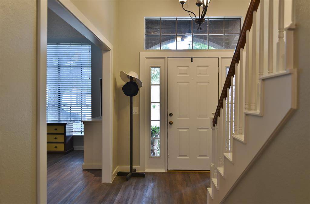 Back in the foyer as we prepare to tour the 3BR/2BA and game room upstairs.....
