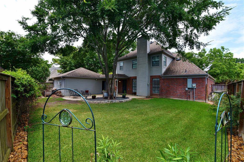 Alternative view of the back lawn area.....let's plan a BBQ for family and friends with plenty of room to run and play!  Room for a trampoline, too!