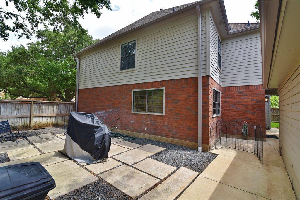 Additional patio area on the side of the house, facing the garage.....set up your grill, your smoker, fire pit and seating areas for space to sit and visit!