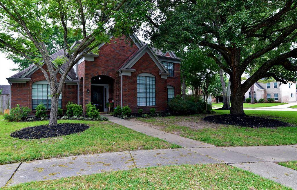 18411 Arrow Flint cove - Appealing and updated 2 story home with 4BR/3.5BA....Come on HOME!!!