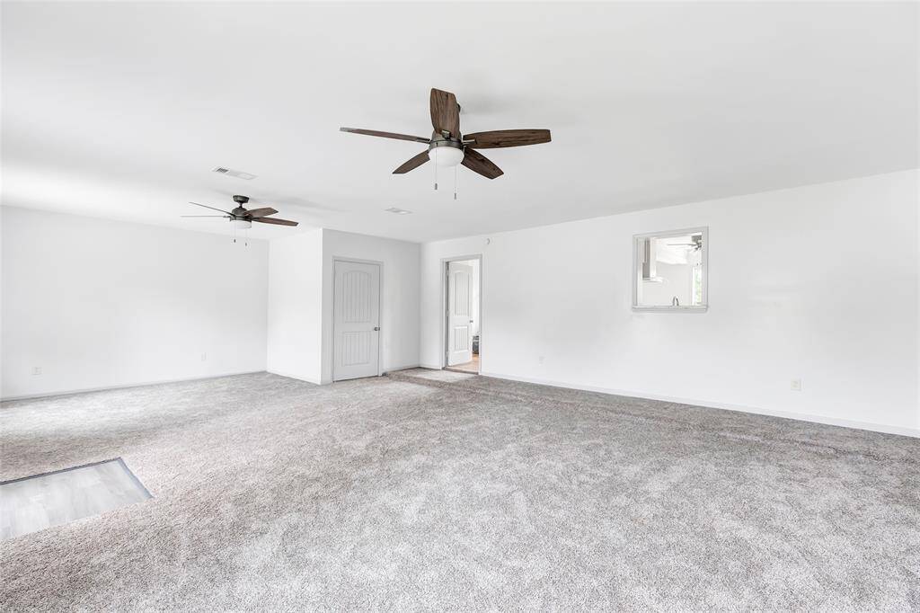 Open concept - dining and kitchen area