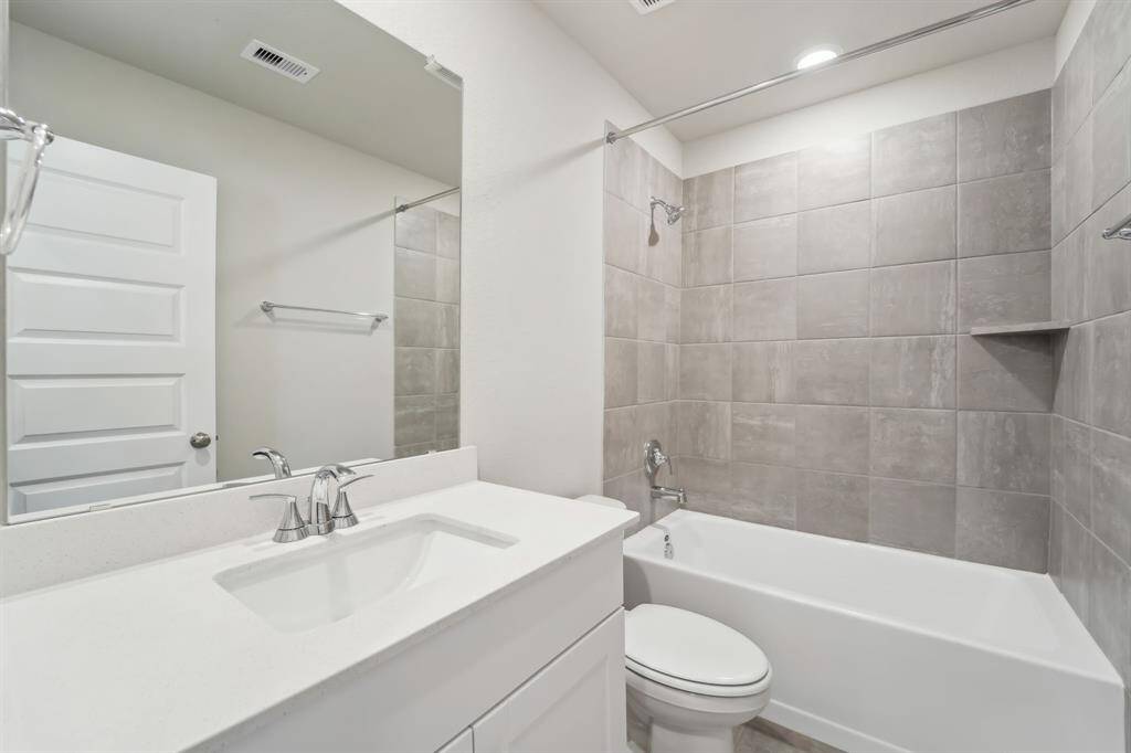 Photo is not of the actual home but is an inspirational photo of builder’s model home and may depict options, furnishings, and/or decorator features that are not included.