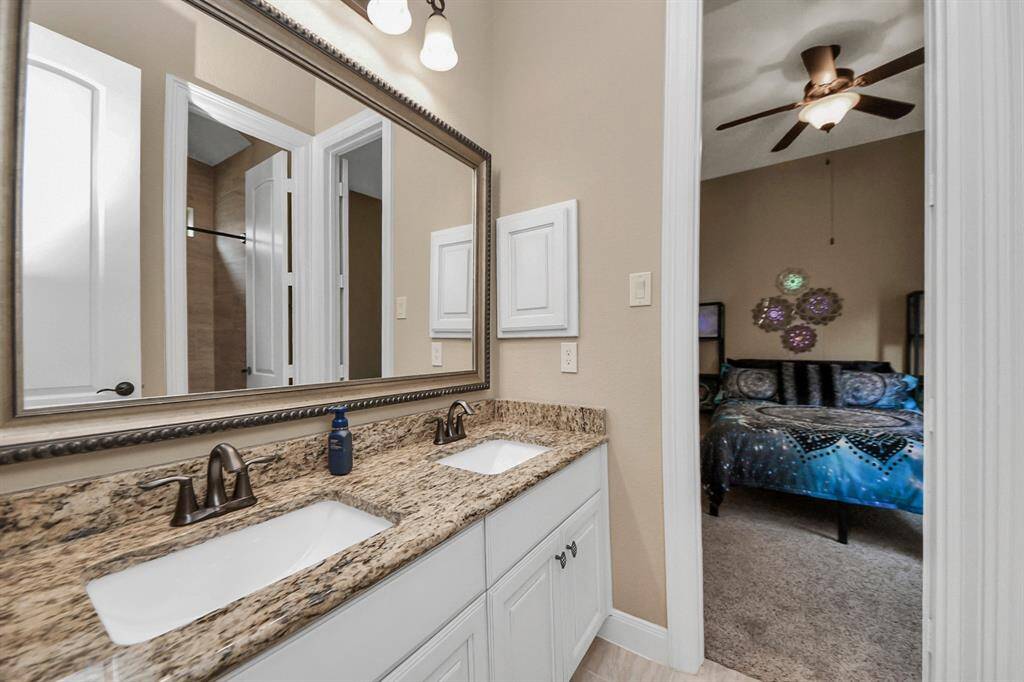 Hollywood Bath with tub/shower combo between the 2 bedrooms in front of the home.