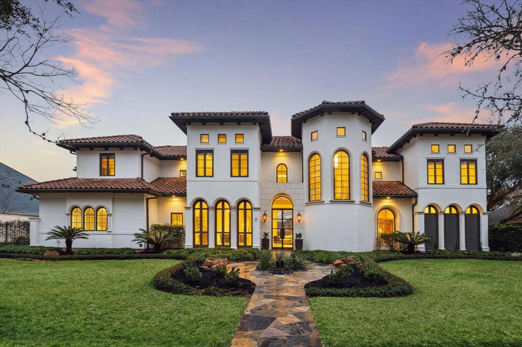 The Aida Younis Team presents 19 Ellicott Way in Sweetwater!
