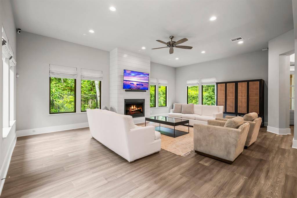 Great ceiling height and open, spacious feel