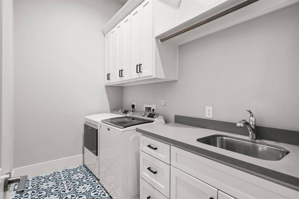 Large utility room with sink and built-in cabinets