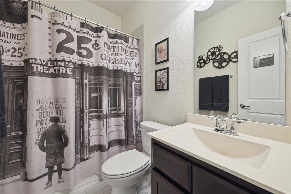 Guest bathroom 3.