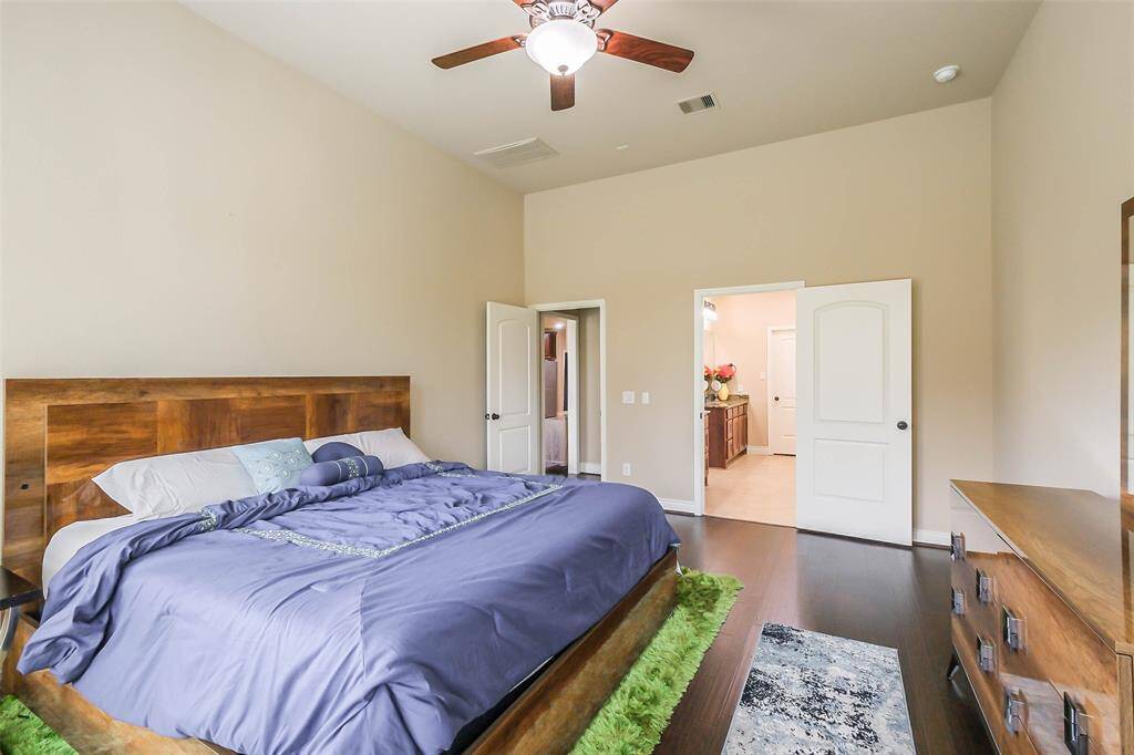 Ceiling fan in primary bedroom