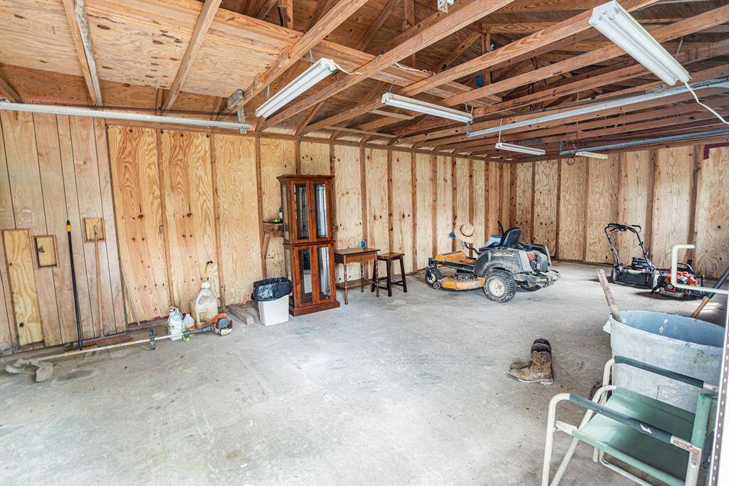 Items in larger garage/shop NOT Included in sale