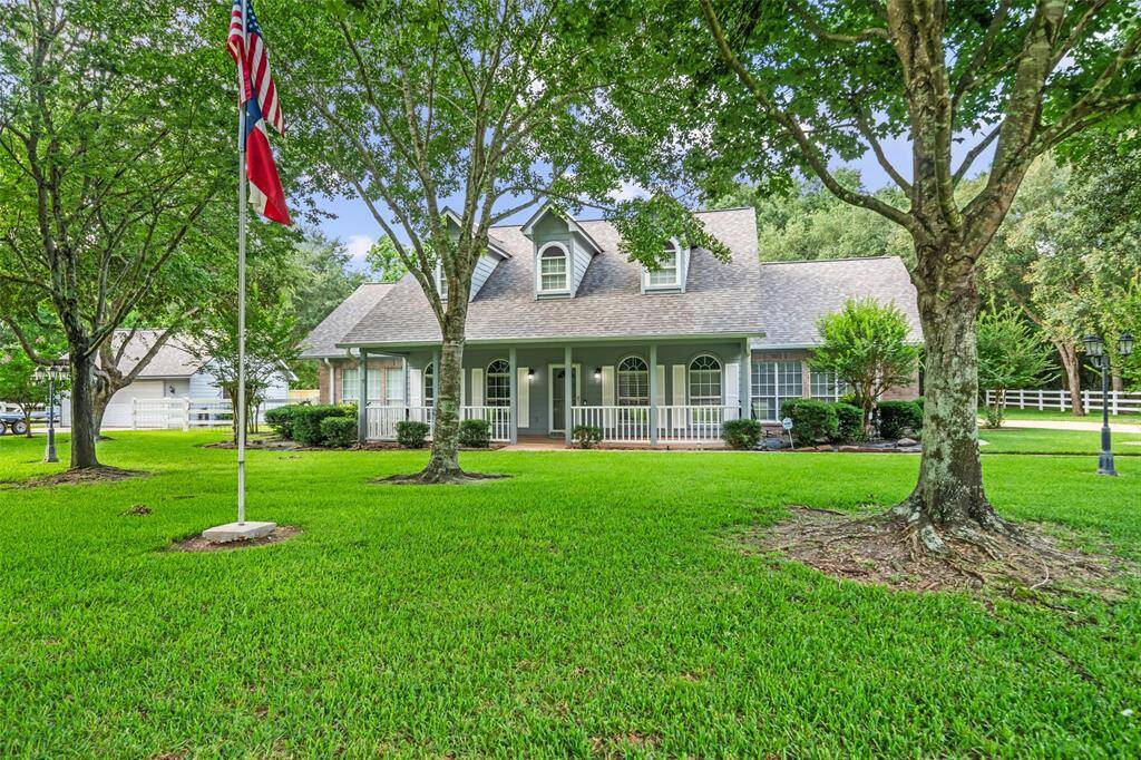 Swimming pool, Workshop and sits on 3 acres.