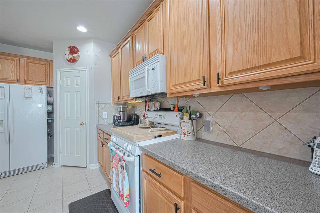 Pull out drawers offer smart, easy access for pots, pans and more
