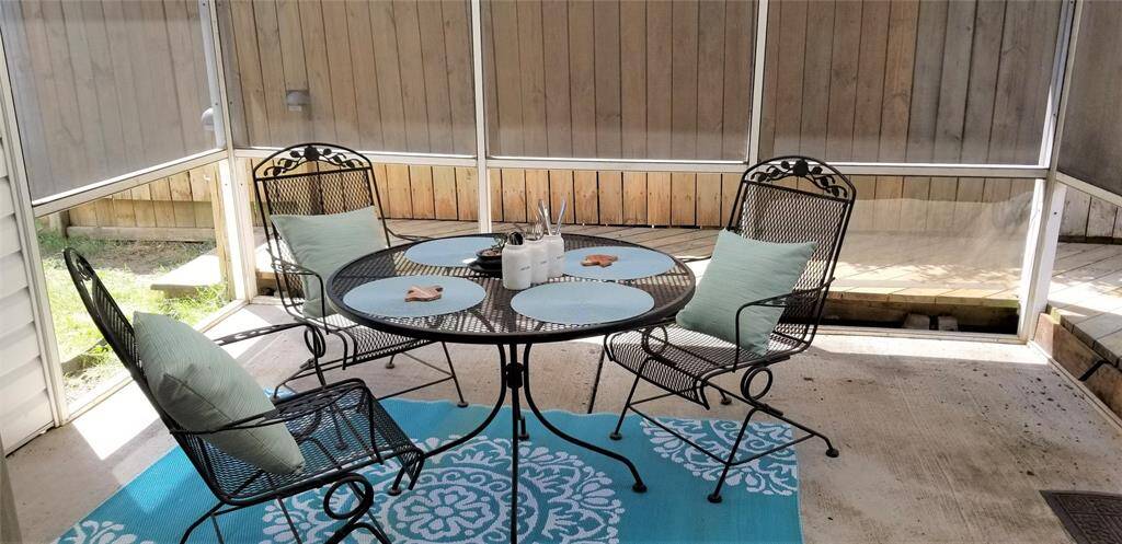 Outdoor screened in porch.