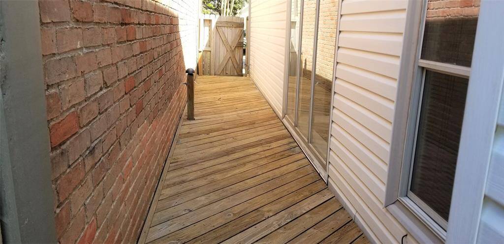 Side yard deck area.