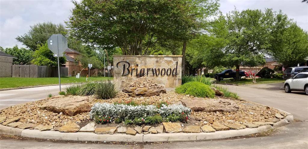 Briar Wood entrance.