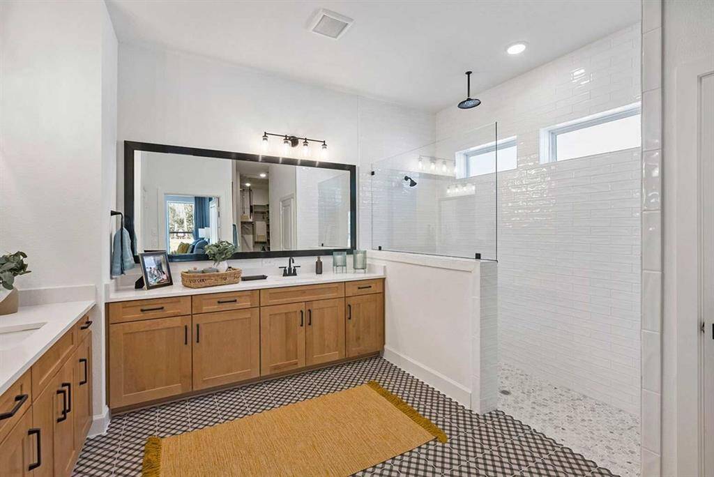 Photo does not represent actual home options and selection. Ask Sales consultant for specific selections.
