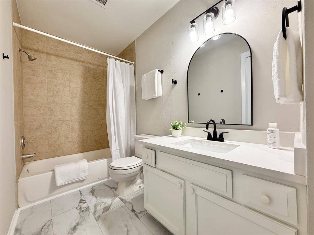 Upstairs Hall Bathroom