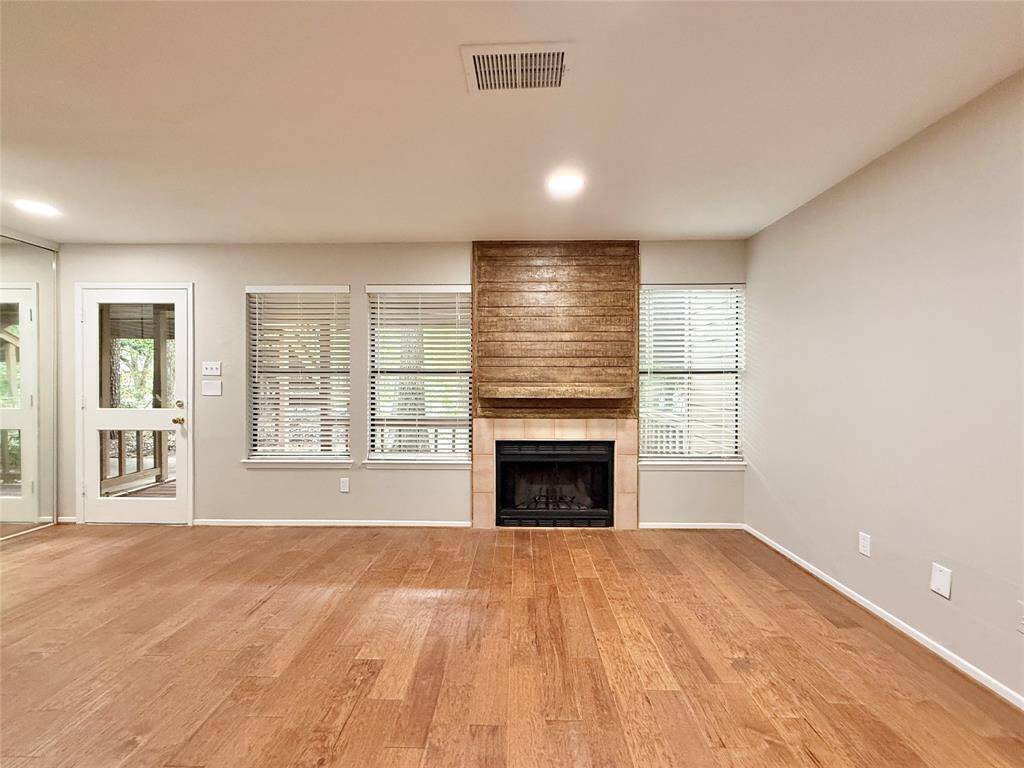 Gas-log fireplace