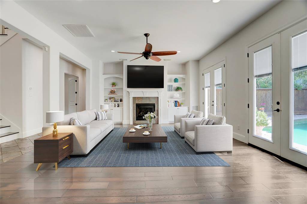 Upstairs bedroom/gameroom/office
