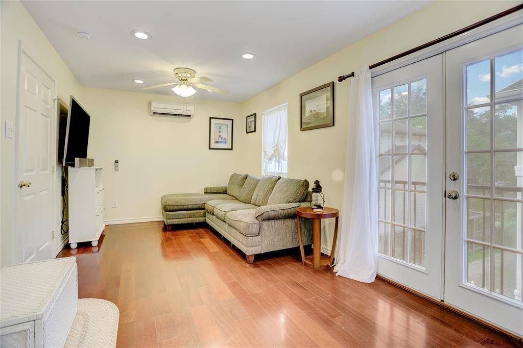 The living area of the garage apartment.