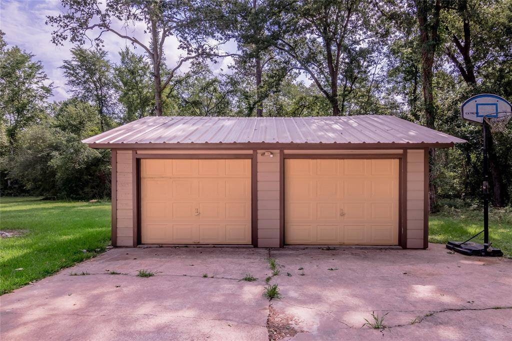 2 car dethatched garage