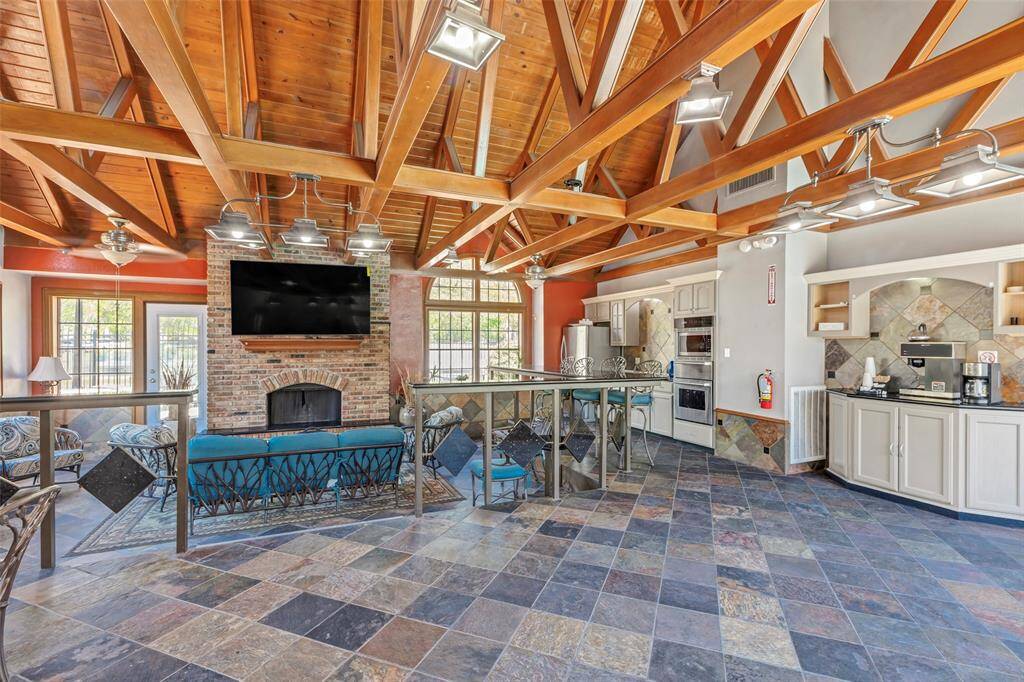 Stylish common area featuring a bar-like setup, perfect for entertaining guests.