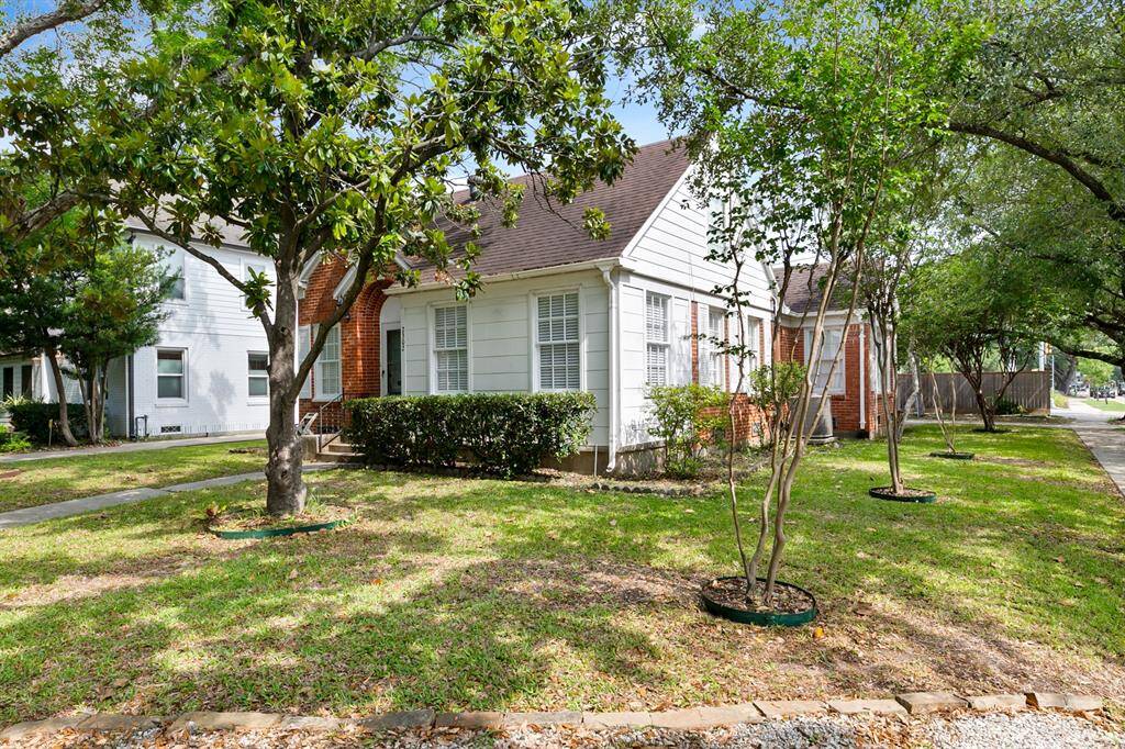 This cozy and adorable corner home is in a fabulous Rice Village location, and steps from Rice Campus.