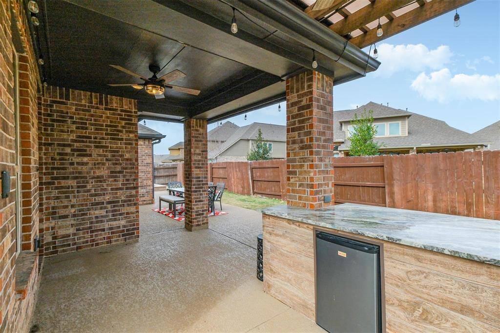 Granite counters and tilesurround!