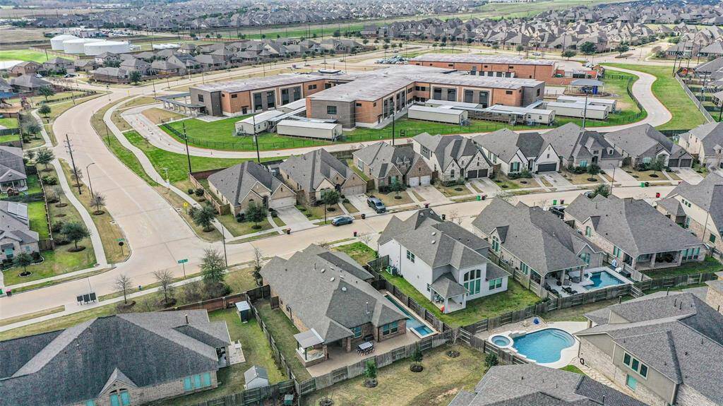 2 min walk to the local Katy ISDMcElwain Elementary andneighborhood park.