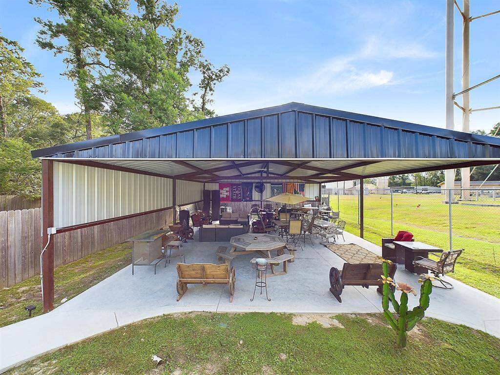 Can be enclosed for a 40x30 workshop