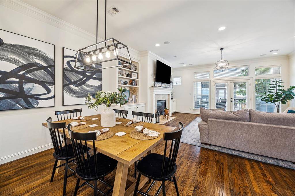 Another view of the dining room.