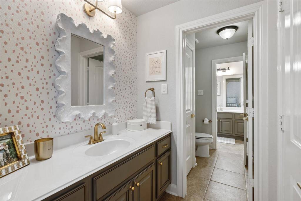 Jack and Jill bath