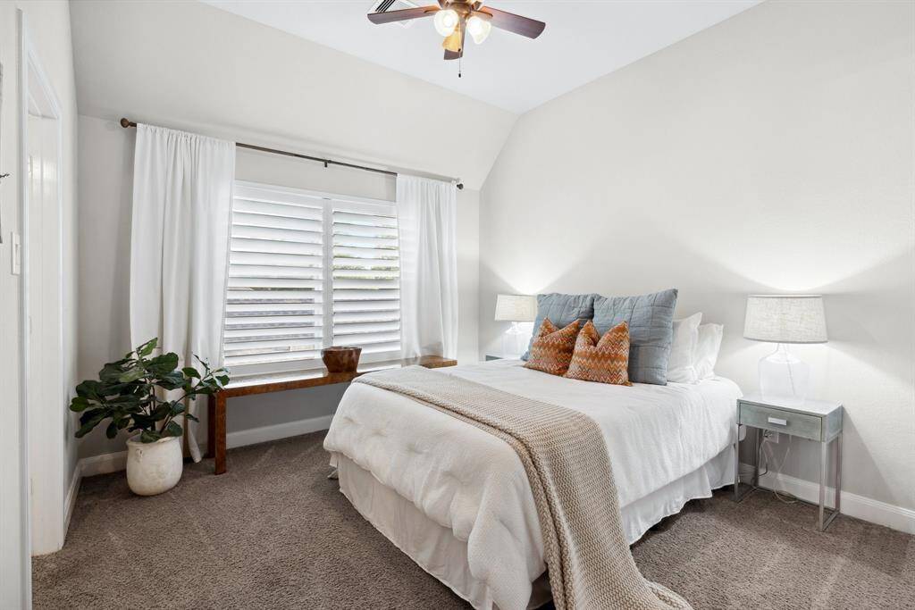 Stand alone bedroom with en-suite bath