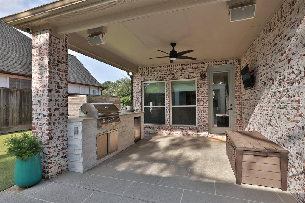 Outdoor kitchen off of the breakfast room added in 2021