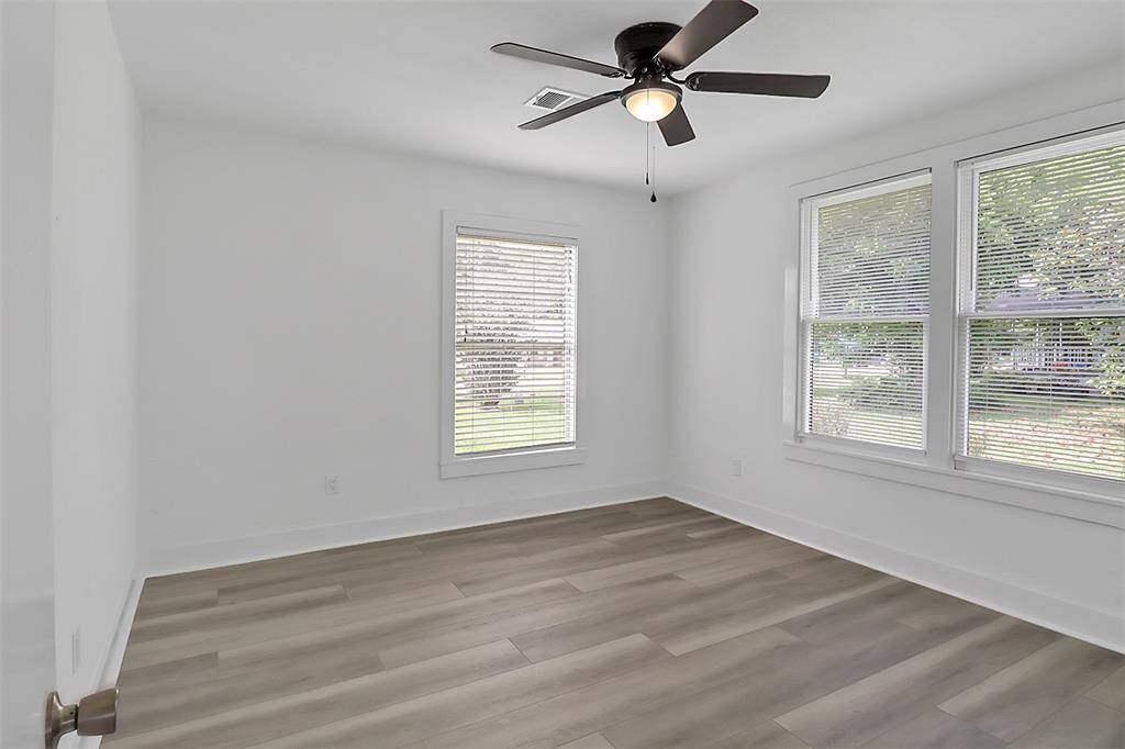 3rd guest bedroom with 2 walk in closets