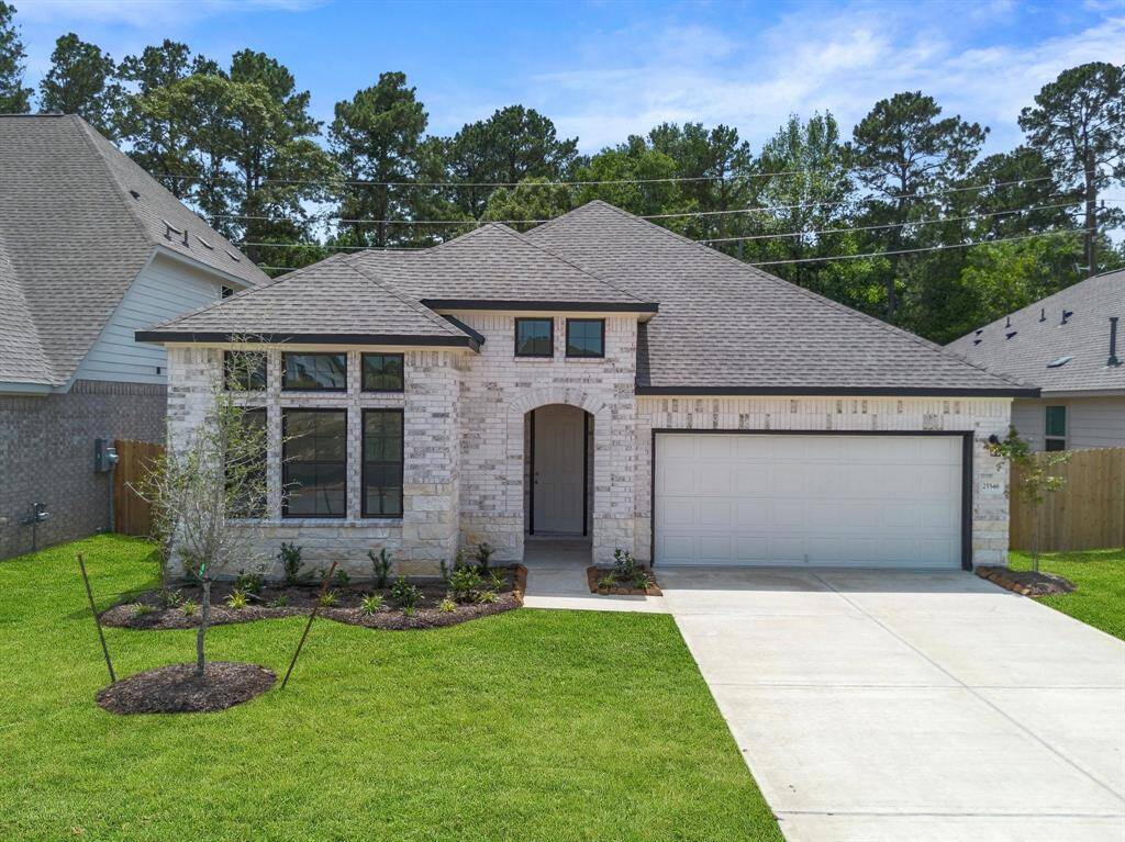 Welcome home to 25546 West Blackwater Creek Trail located in the community of Spring Creek Trails and zoned to Magnolia ISD.