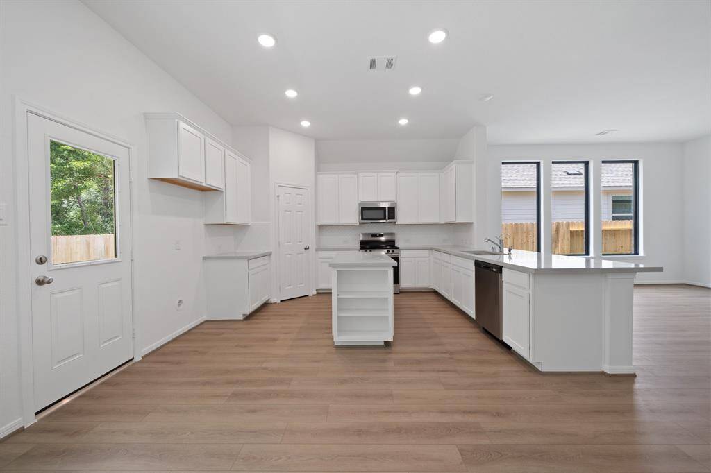 This kitchen is not only a functional space but also has ample storage. Whether you're a seasoned chef or just love to gather and enjoy good food, this kitchen is a dream come true.