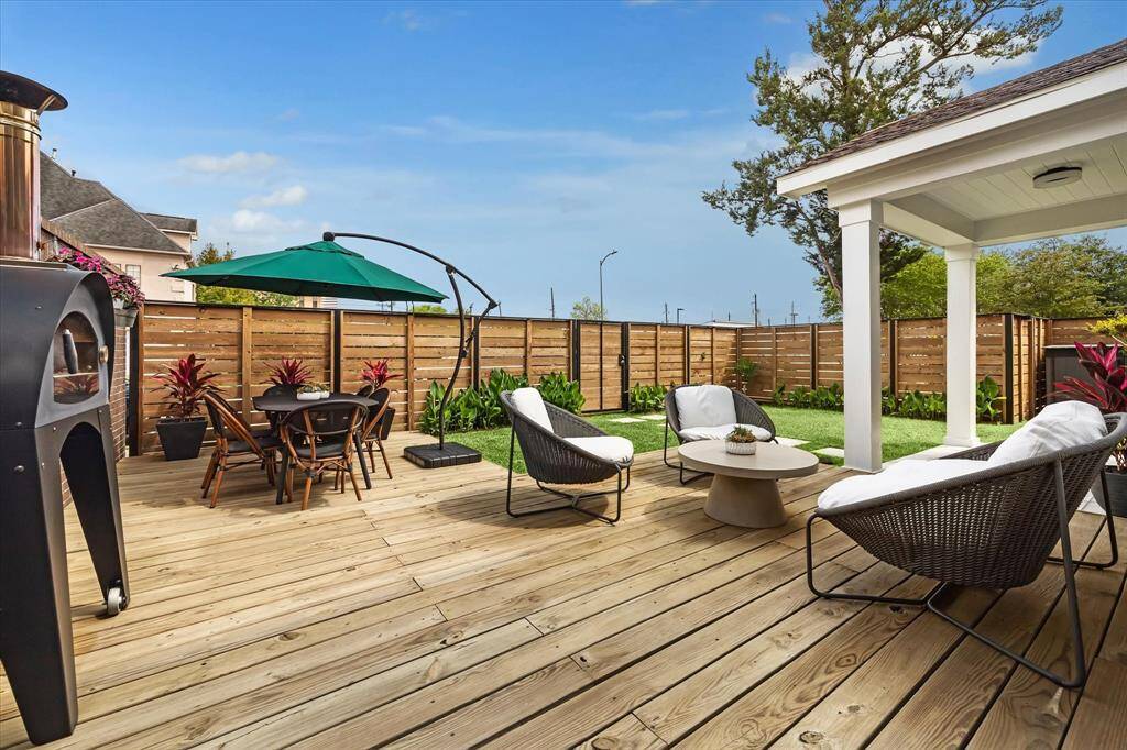 An alternate view of the spacious front yard and deck. Let the entertaining begin!