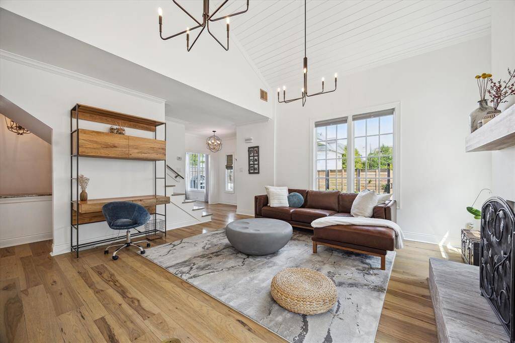 An alternate view of the living room. So light and bright!