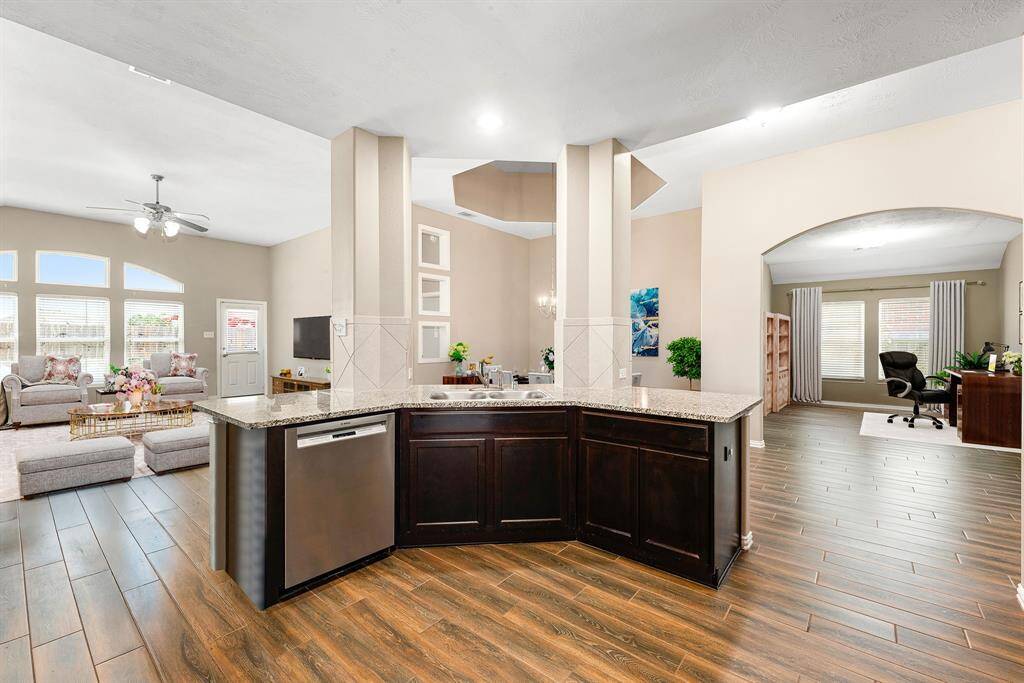 The open concept living room and kitchen makes for a great way to keep the party going and never miss a beat! Gather the family together in good conversation while preparing a fabulous meal in this breathtaking kitchen! Virtually Staged