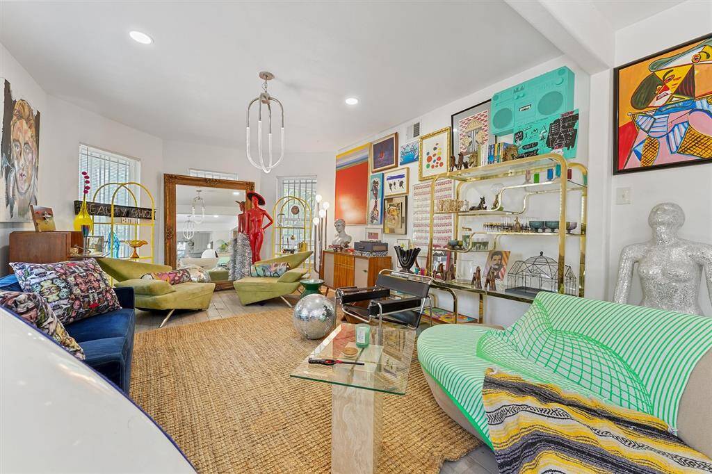 Spacious Living room