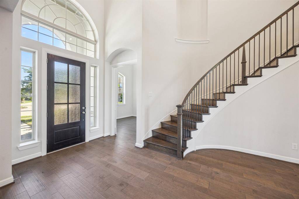 Energy efficient double pain windows throughout including transom windows in the foyer that allows natural light into the space.  Upgraded full oak treads and risers grace the curved staircase, setting a beautiful scene for guests.