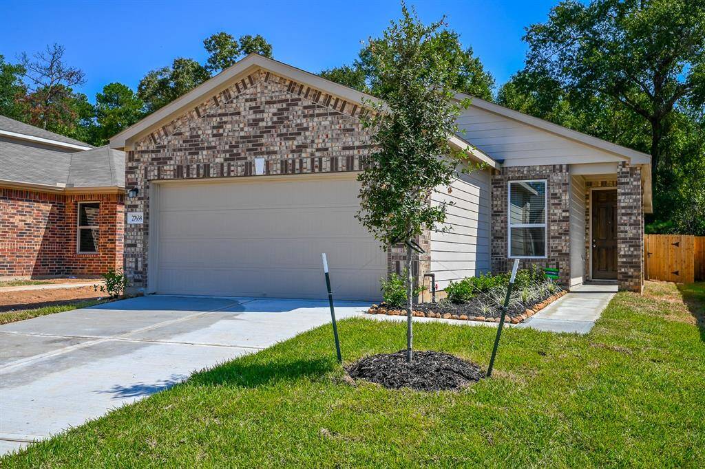 MINUTES AWAY FROM THE WOODLANDS, CLOSE TO THE GROCERIES AND RESTAURANTS