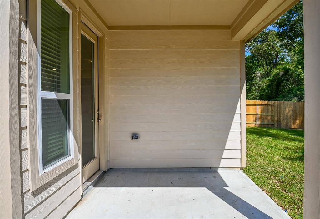 COVERED BACK PATIO