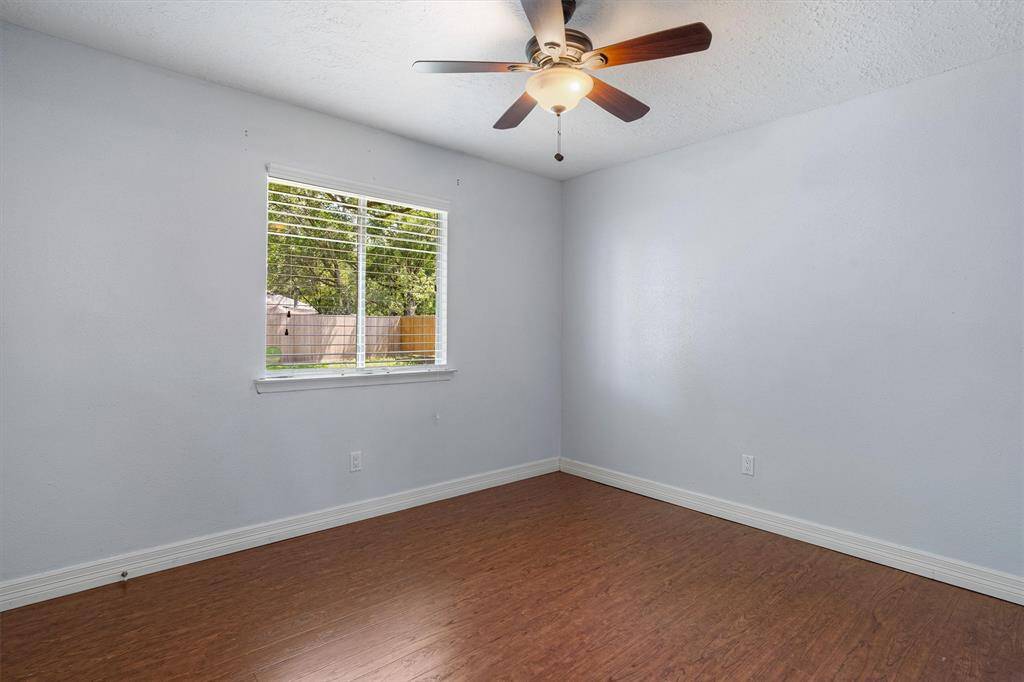 Secondary bedroom