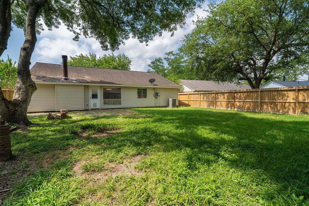 Great sized back yard