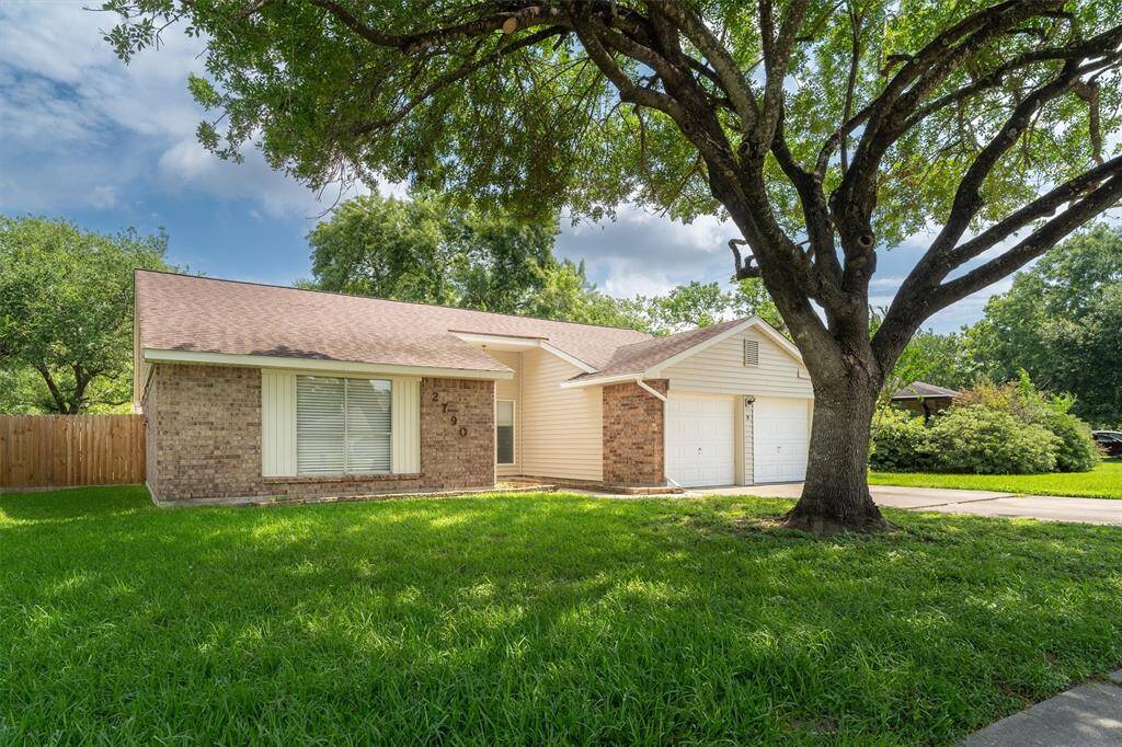 FOR LEASE: 3/2/2 in Meadow Bend!