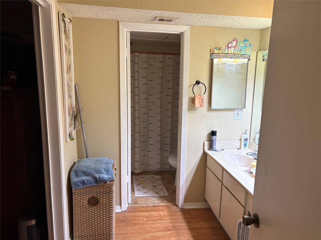 Bathroom Area (Entryway View)
