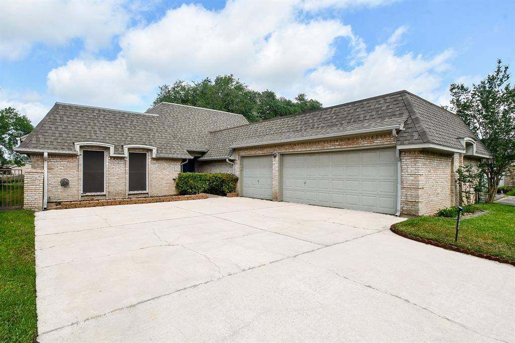 3 Car Garage.