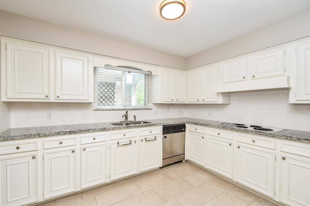 Kitchen - note the all of the counterspace!