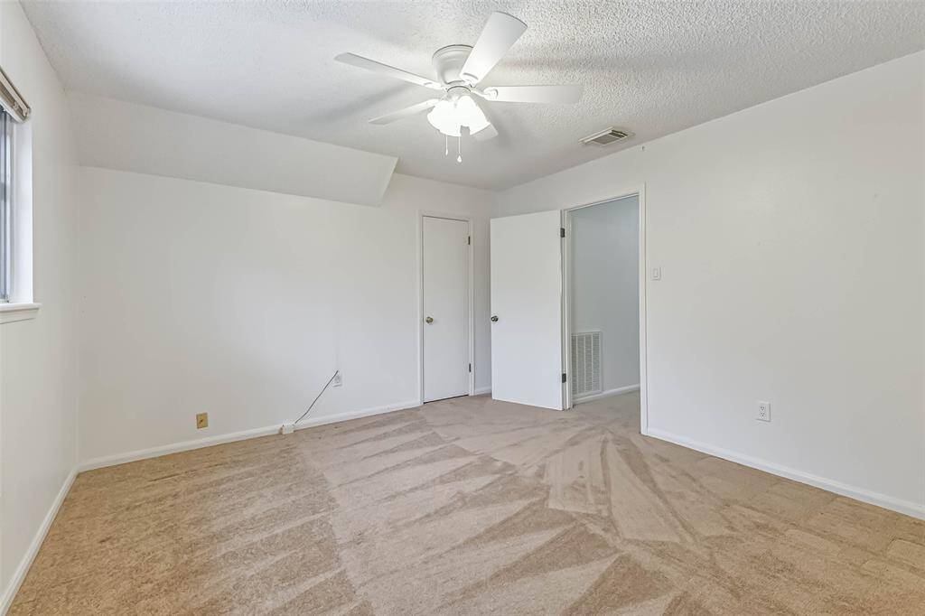 secondary bedroomw ith walk-in closet